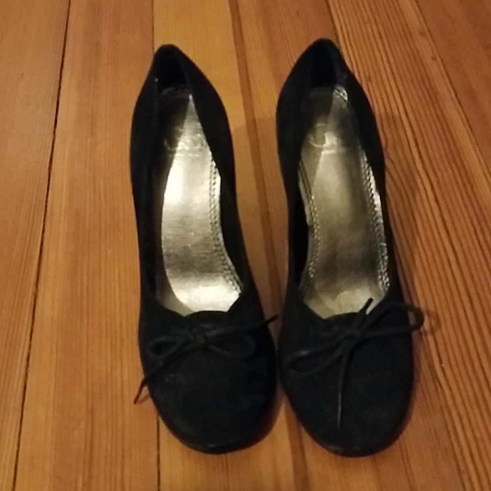Gianni Bini Genuine Suede Heels 3" tie bow, 6m - Picture 4 of 4